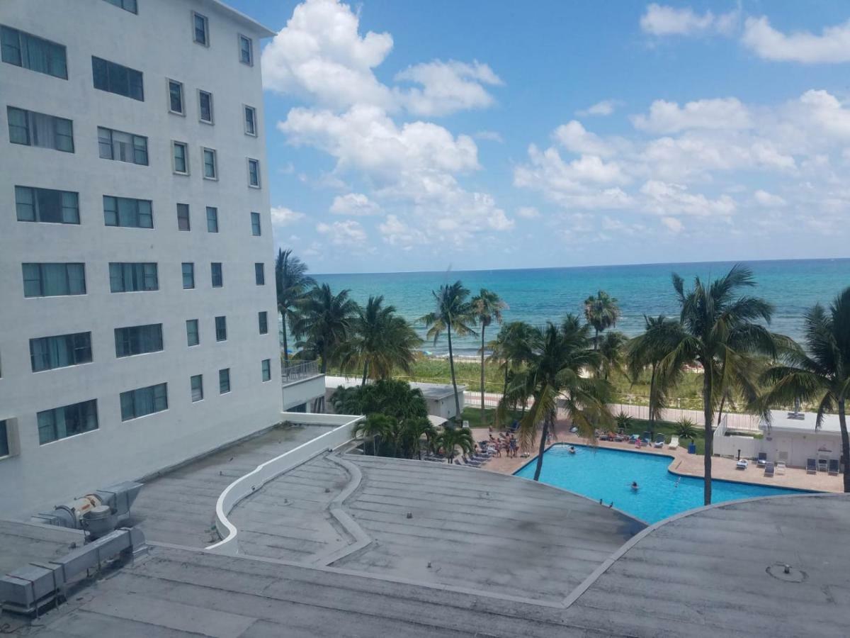 Beach Front Studio - Miami Beach, Miami Beach